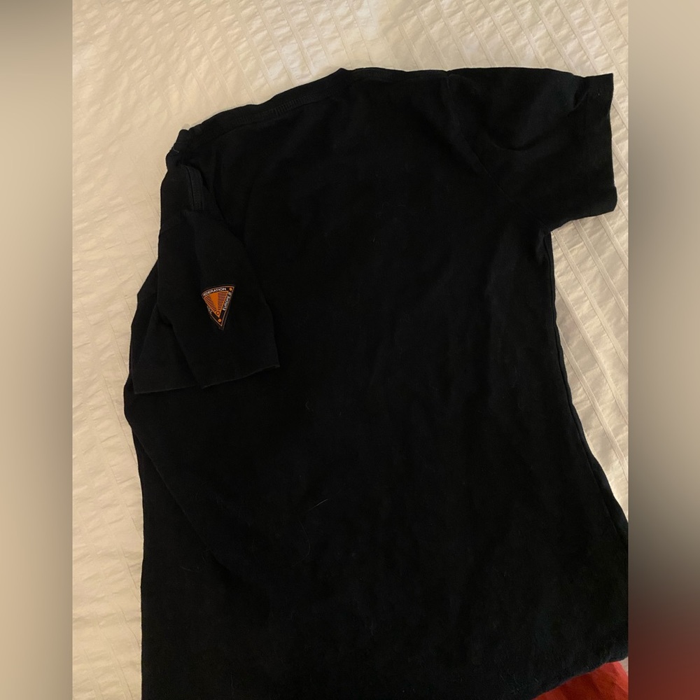 T-Shirt - Picture 2 of 2